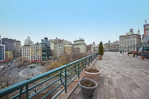 Rented by Compass | media 25