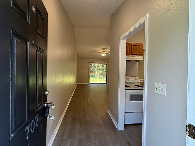 707 E Lawnwood Ave — Photo 2