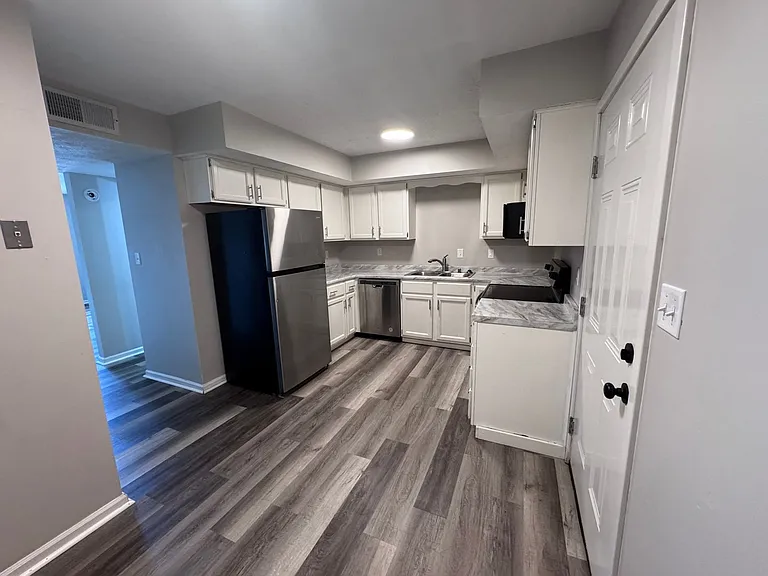 105 Grogan Cir — Photo 23