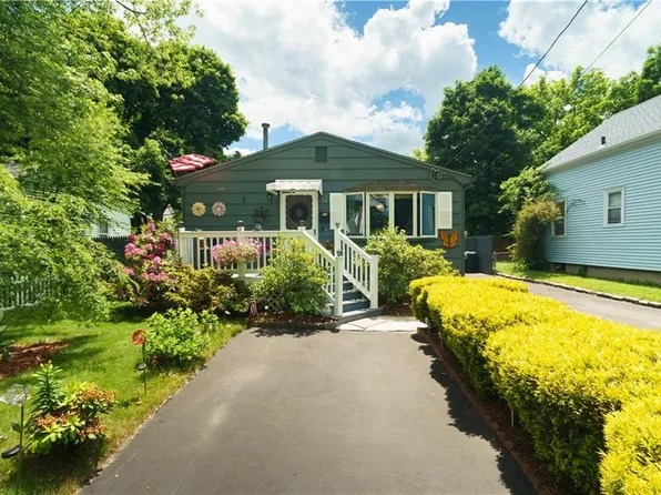 76 Vanderbilt Rd, Warwick, RI 02886