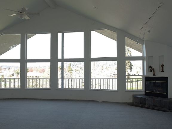 Upstairs Living Room 