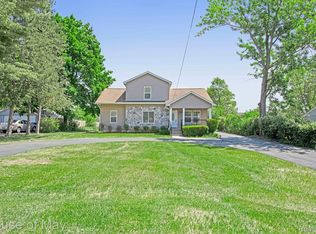 1086 Shoman St, Waterford, MI 48327