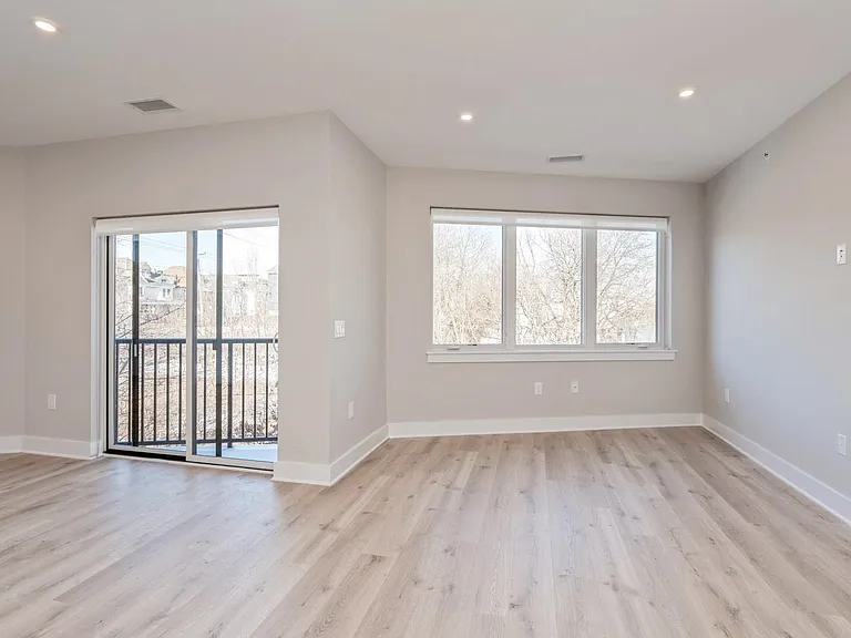 201-205 Randolph Ave #105 — Photo 4