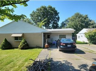 8716 Lynnhaven Rd, Parma Heights, OH 44130