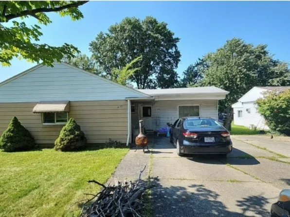 8716 Lynnhaven Rd, Parma Heights, OH 44130