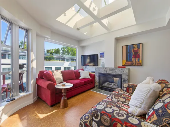 3673 W 11th Ave #301, Vancouver, BC V6R 2K4