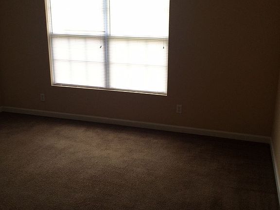 3rd image of 268 Willow Creek Dr APT 8