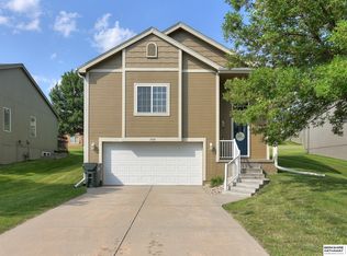 16013 Browne St, Omaha, NE 68116