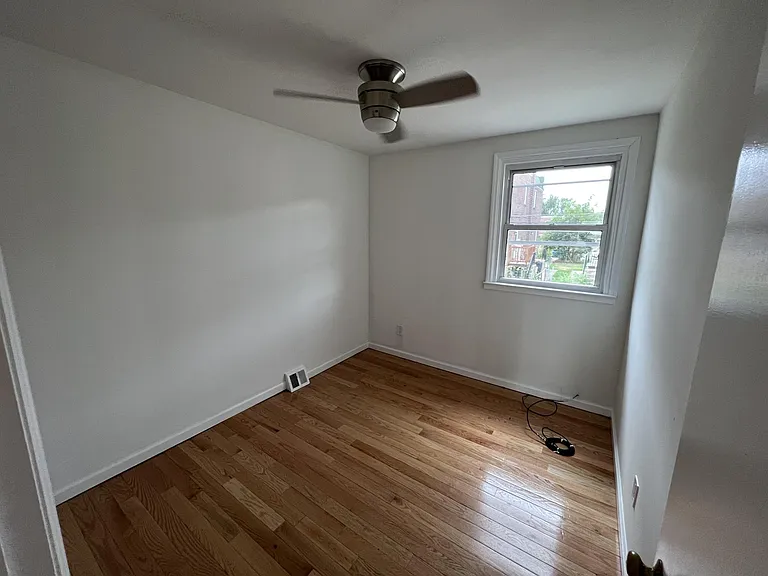 7806 Brier St — Photo 10