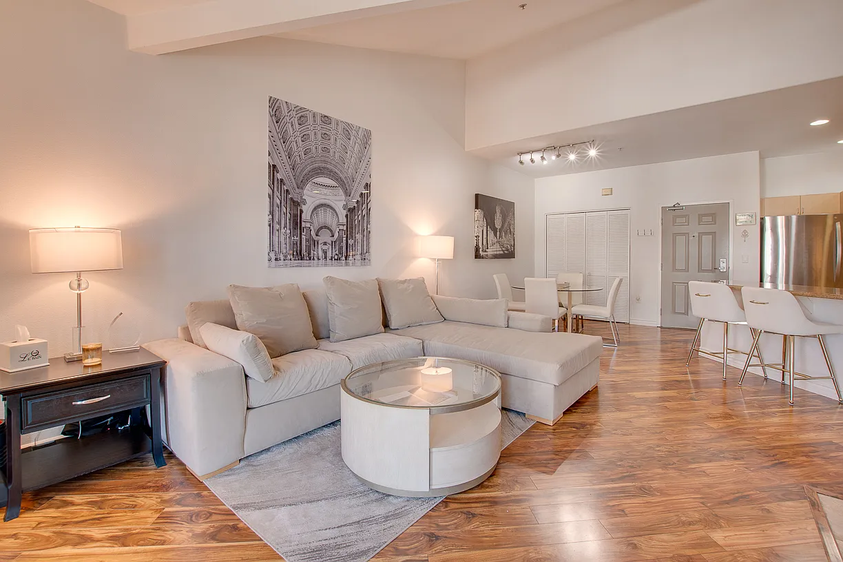 1 bed, 888 sqft, $2,999 — Photo 4
