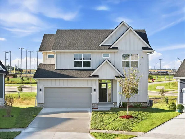 465 NW Independence Cir, Waukee, IA 50263