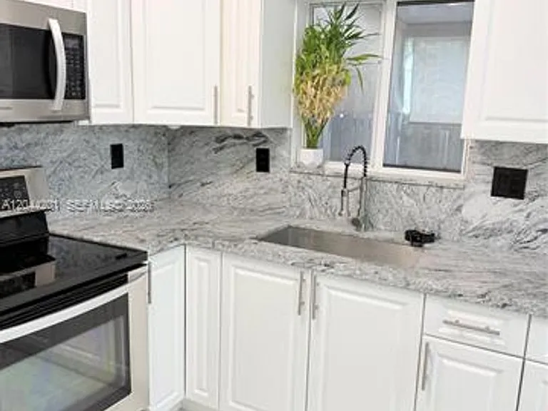 119 SW 6th Ln — Photo 9