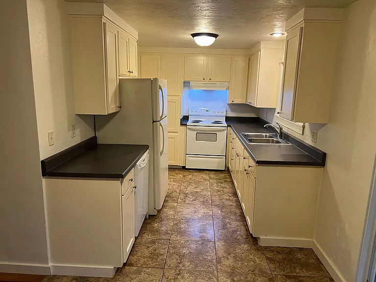 296 Bushnell Ln — Photo 4