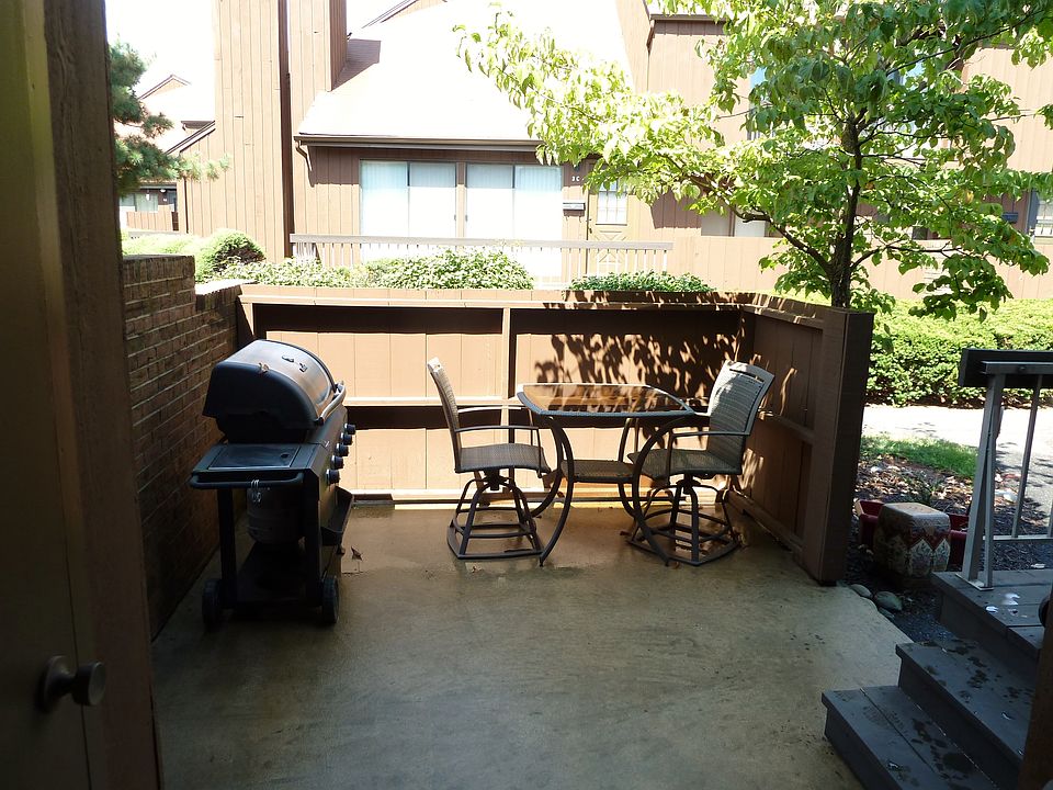 2nd image of 498 Auten Rd #1C-913
