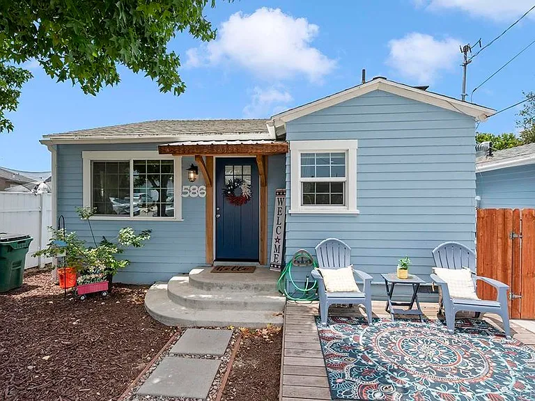 586 Del Mar Ave — Photo 9