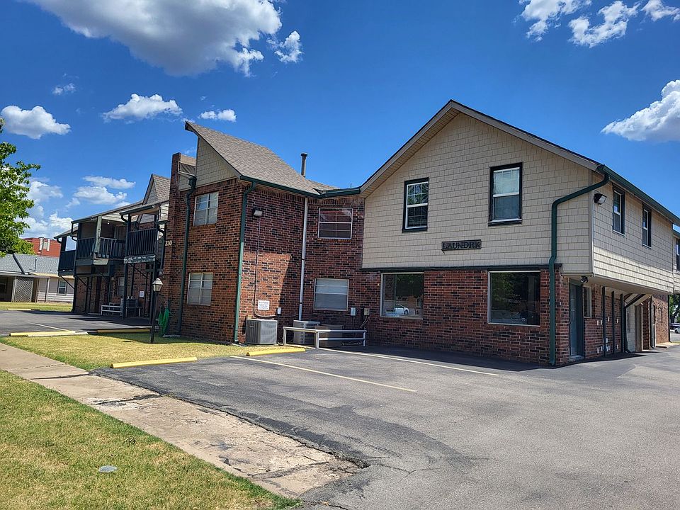 Bronchos Apartments in Edmond, OK next to UCO campus 320 E Edwards St