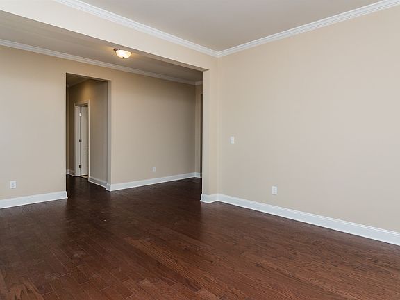 Flex Living/Dining Room