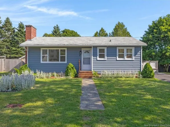 9 Hayward Ct, Saint John, NB E2K 2A4