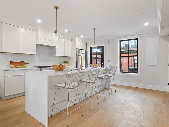 5th image of 667 Tremont St #Penthouse