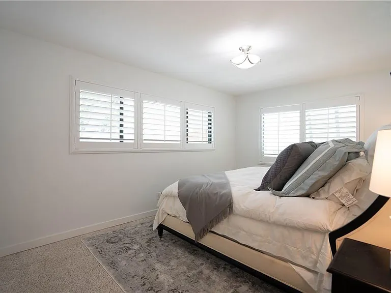 240 NE 25th Ave — Photo 12