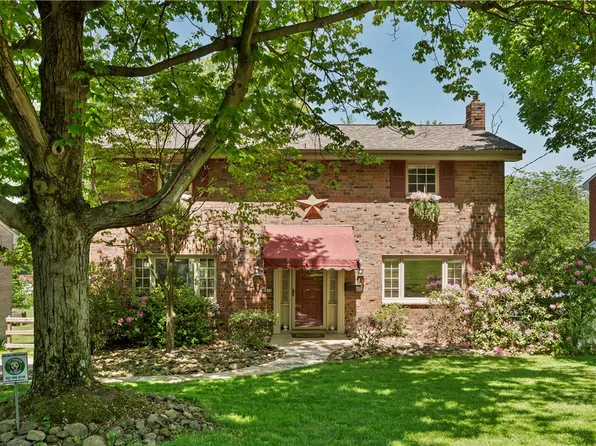5876 Horseshoe Dr, Bethel Park, PA 15102