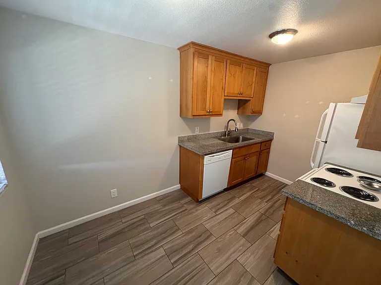 1245 B St #2 — Photo 10