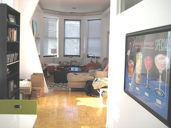 2nd image of 1457 N Leavitt St #3F