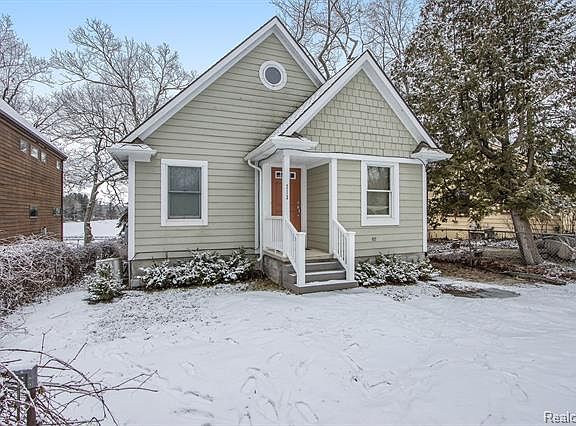 2nd image of 213 Kingston Rd