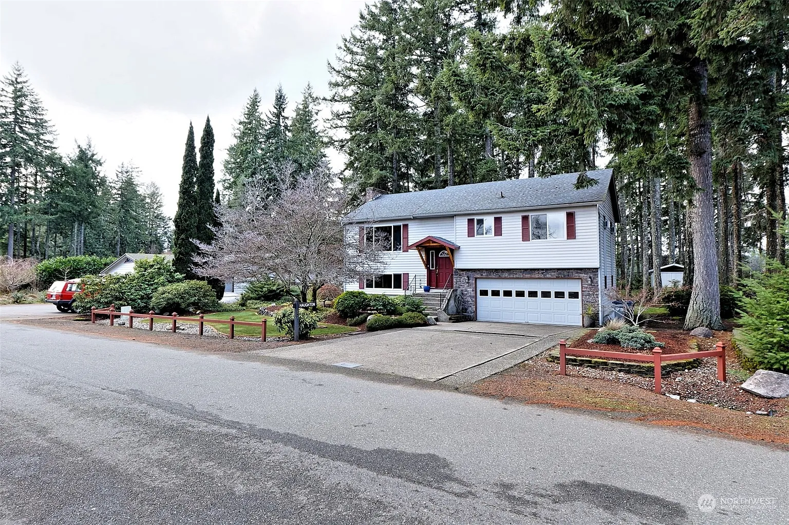 81 E Fairway Drive photo 1