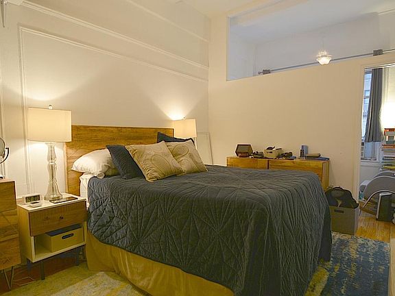 3rd image of 200 W 70th St APT 16F
