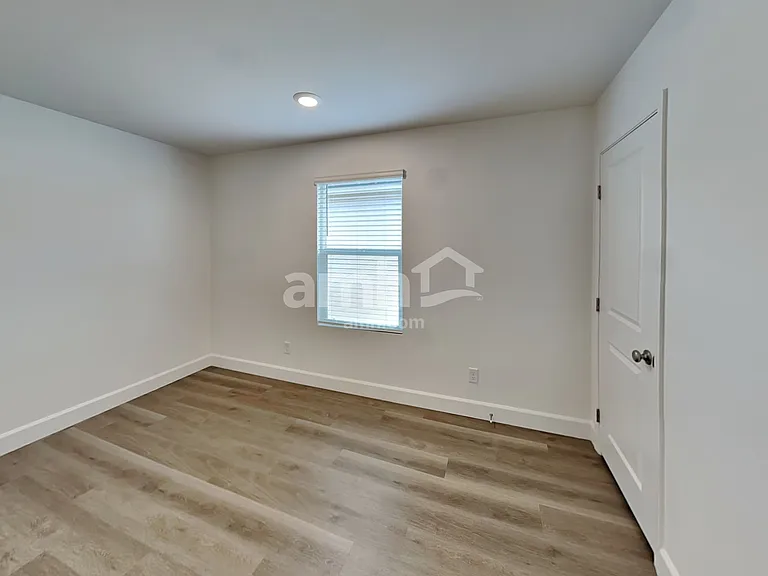 6459 Rush Ave — Photo 15