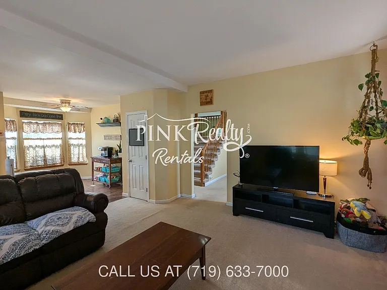 8560 Avens Cir — Photo 40