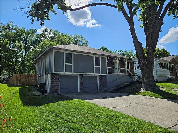 2nd image of 3008 Sweet Briar Dr