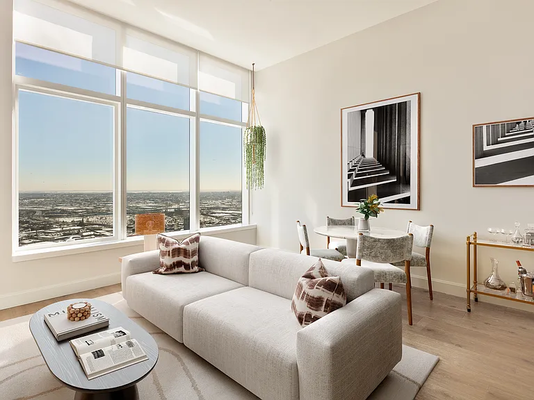 2315 44th Dr #Penthouse 2B — Photo 1