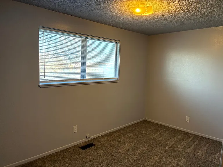 7523 S Cowen St — Photo 12