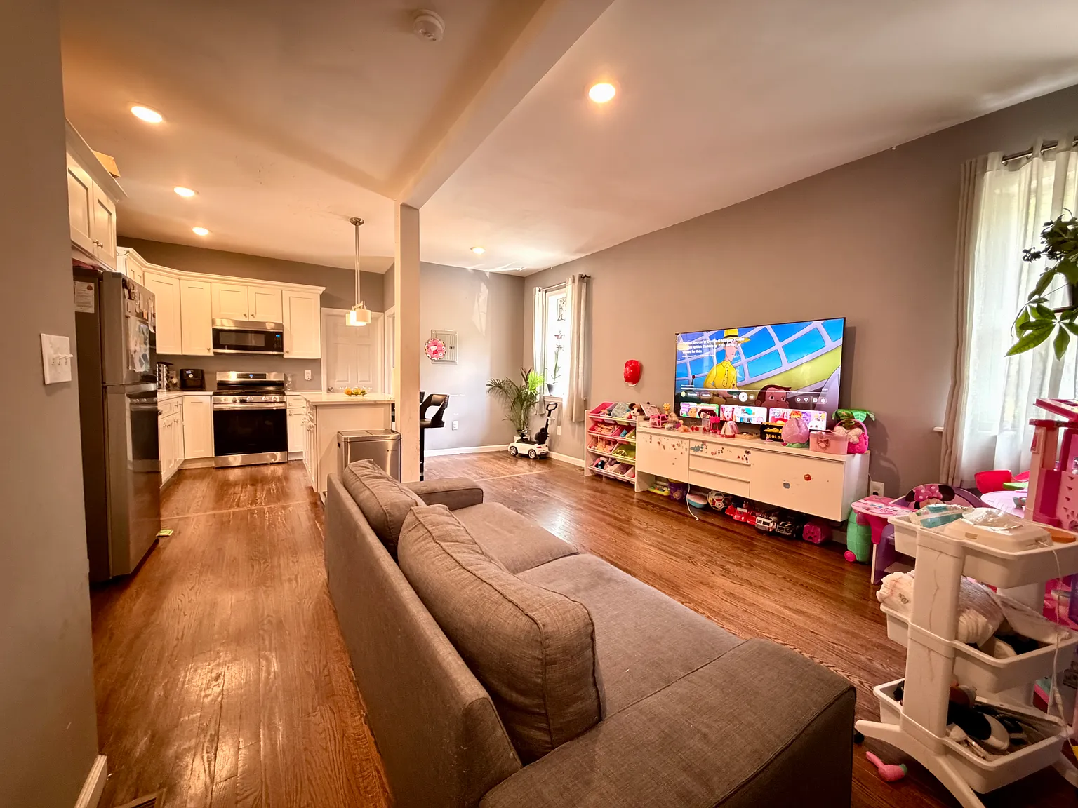 2 bed, 1800 sqft, $2,750 — Photo 2