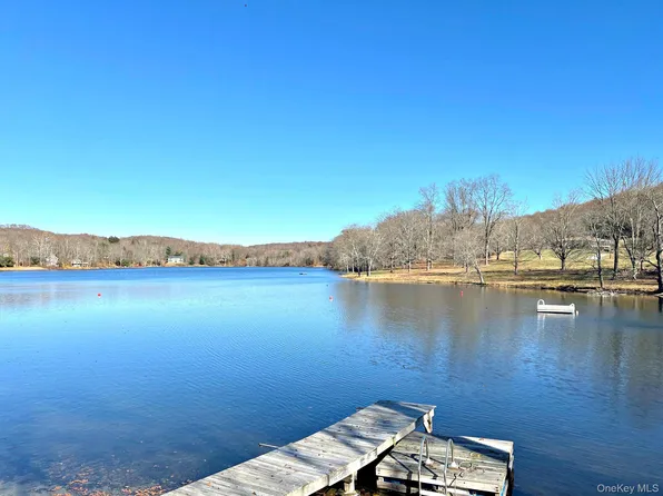 65 Patricia Lane, Clinton Corners, NY 12514