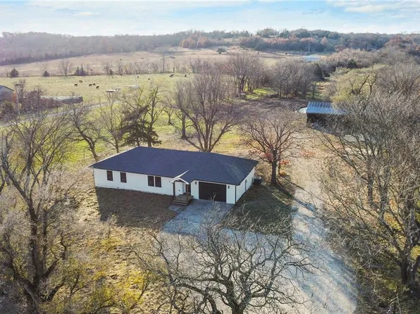 30710 Lookout Rd, Paola, KS 66071