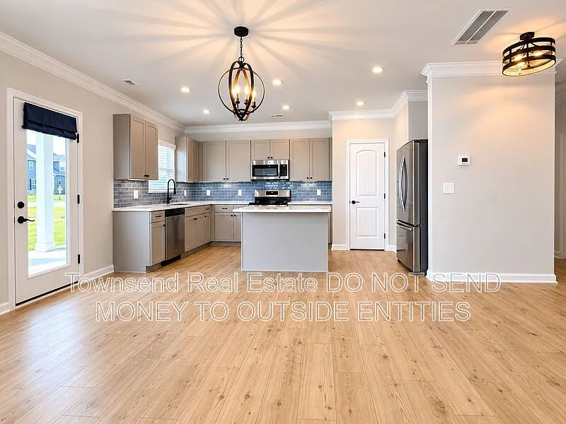4 bed, 2.5 bath, 2088 sqft, $2,295 — Photo 3