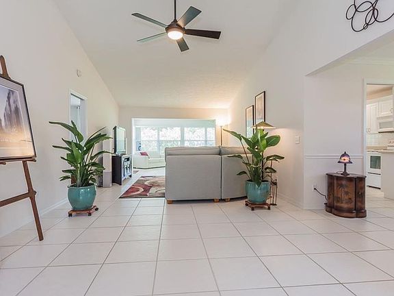 4th image of 652 Lake Orchid Cir