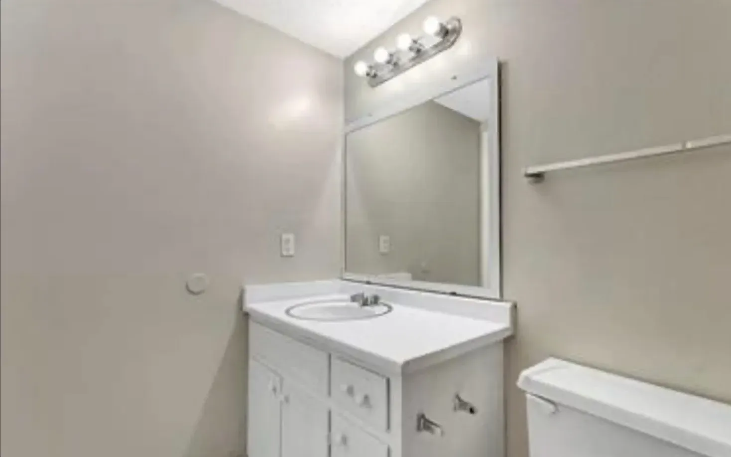 3 bed, 2.5 bath, 1400 sqft, $1,595 — Photo 4
