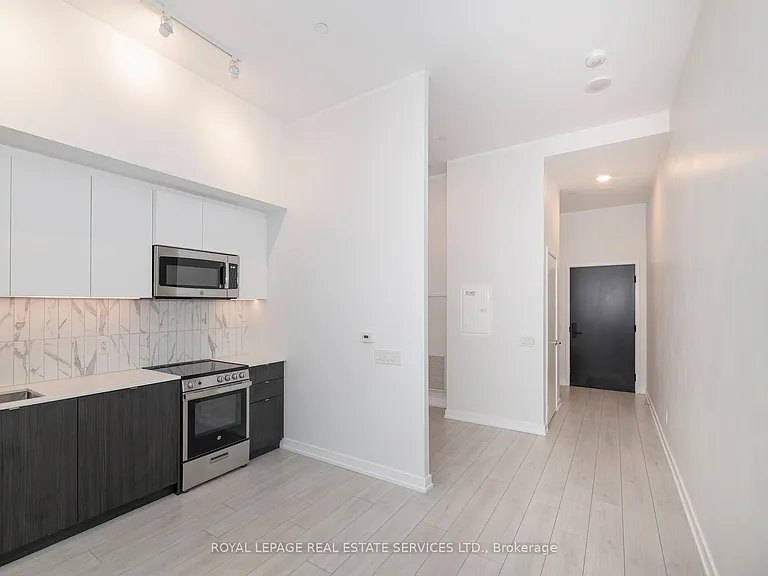 500 Dupont St #201 — Photo 5