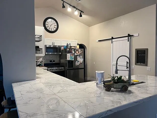 4 bed, 1948 sqft, $2,150 — Photo 3