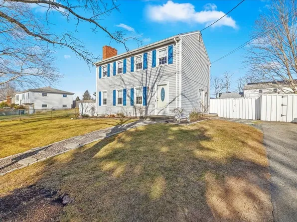 98 Moffitt Ave, Somerset, MA 02726