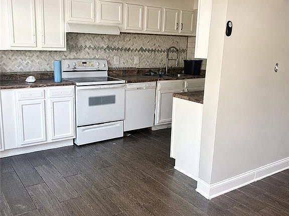 2nd image of 3190 Nectarine Cir