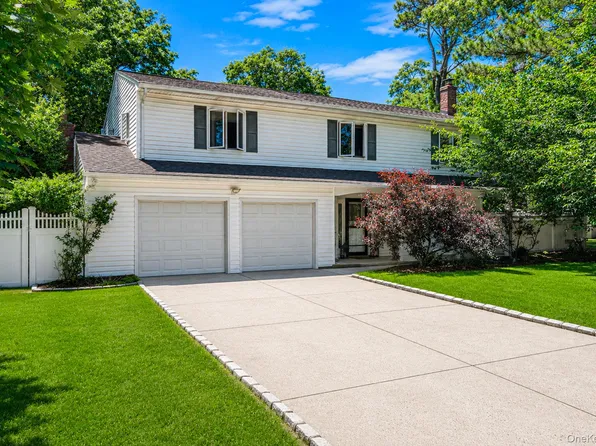 28 Artist Lake Boulevard, Middle Island, NY 11953