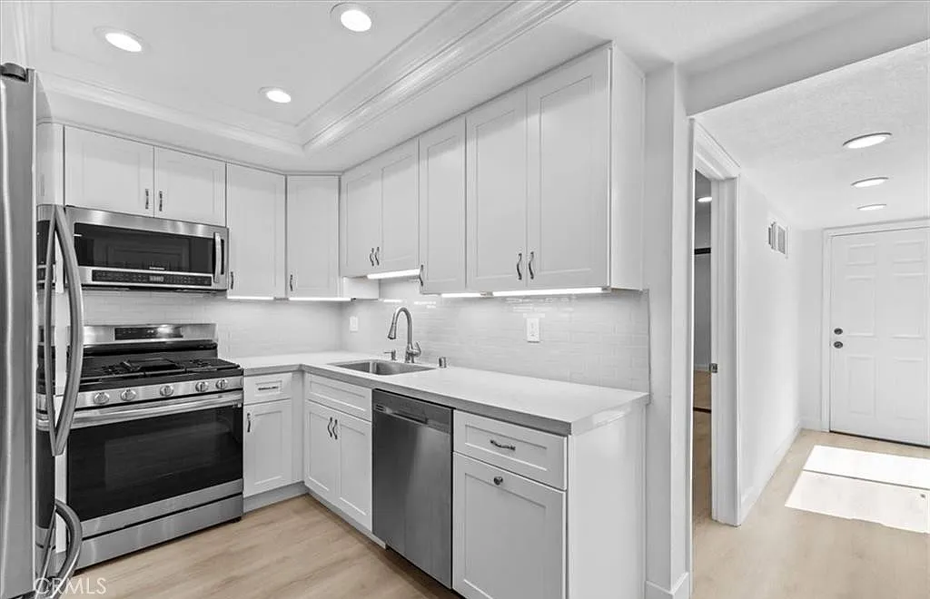 3 bed, 1447 sqft, $5,200 — Photo 4