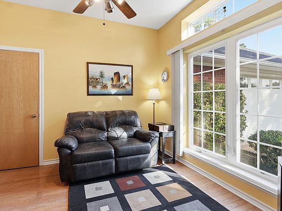 3rd image of 110 Cedar Ridge Cir