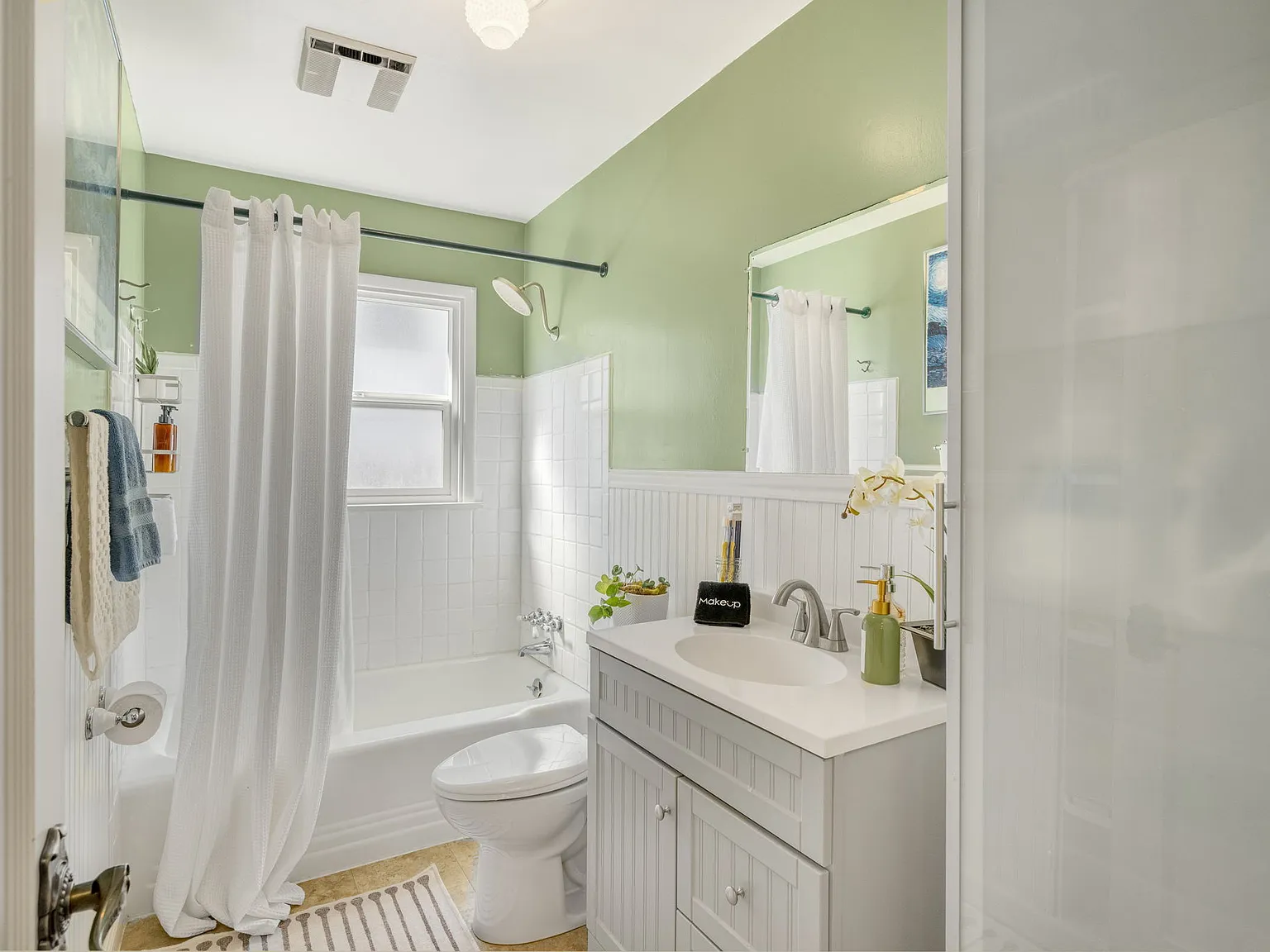 2 bed, 750 sqft, $2,800 — Photo 2