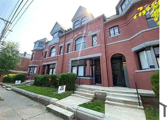 114 W Oak St #1 — Photo 1